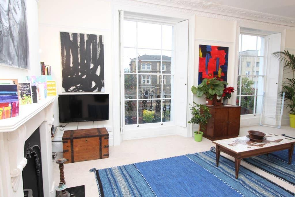 Stunning Arty Apartment In The Heart Of Clifton ブリストル エクステリア 写真